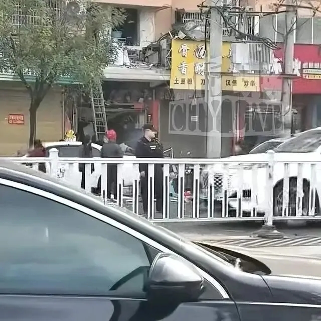【爆炸新闻】河南信阳一商铺疑似煤气罐