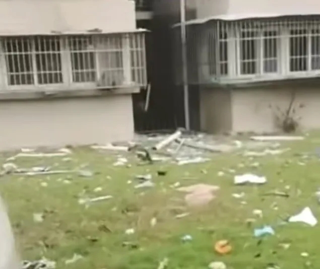 【爆炸新闻】南京一小区突发燃气闪爆！