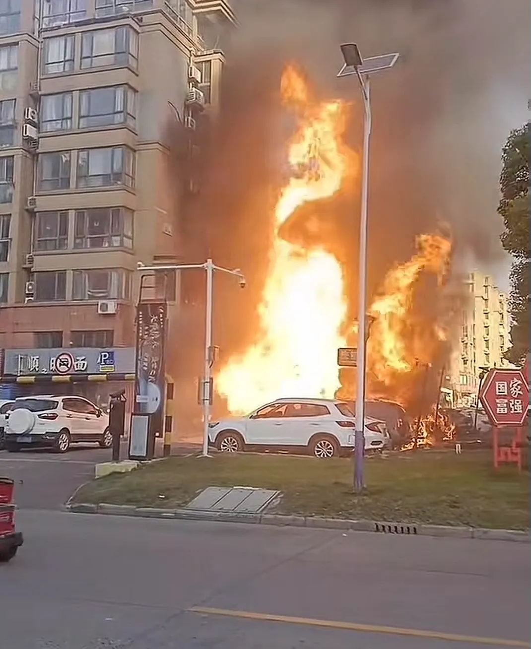 【新闻速递】江苏淮安一小区附近因道路