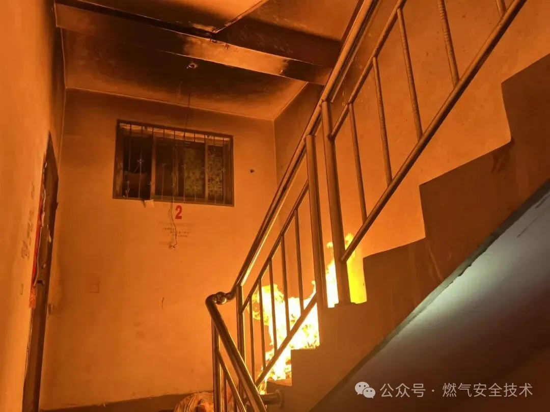 【新闻速递】惊险！许昌一民房煤气罐起