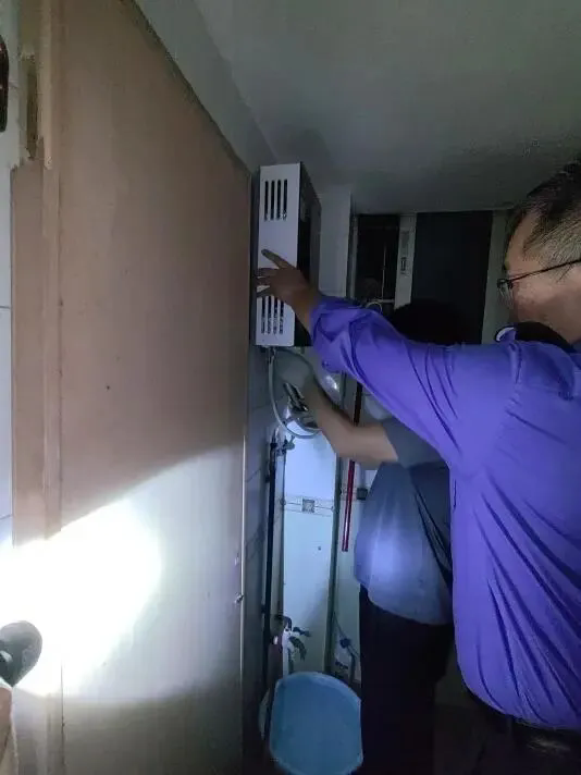 【新闻速递】太惊险！广州街坊10分钟到