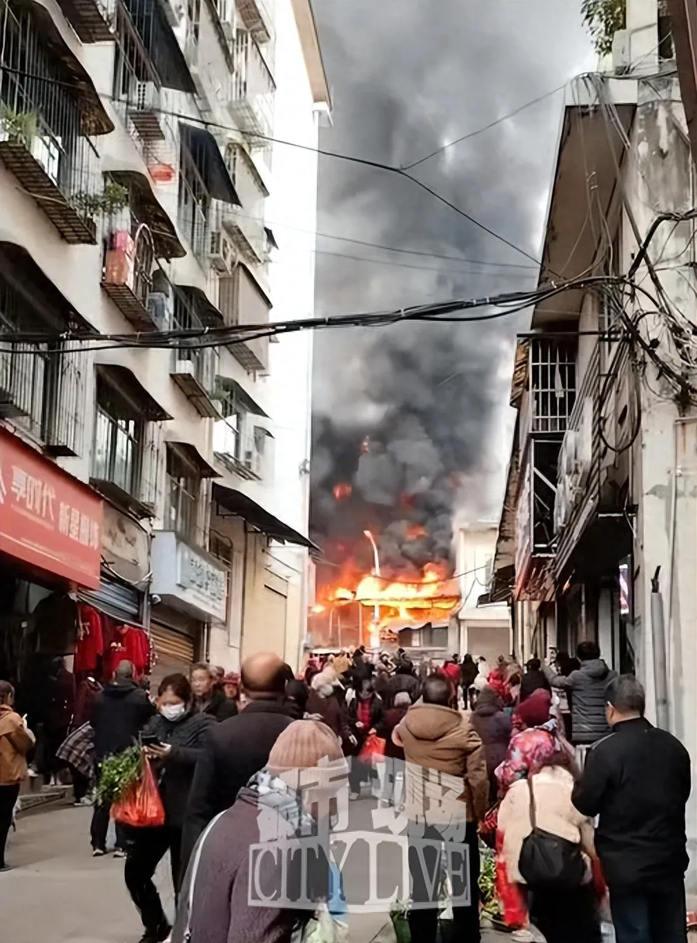 【新闻速递】湖南怀化一居民楼突