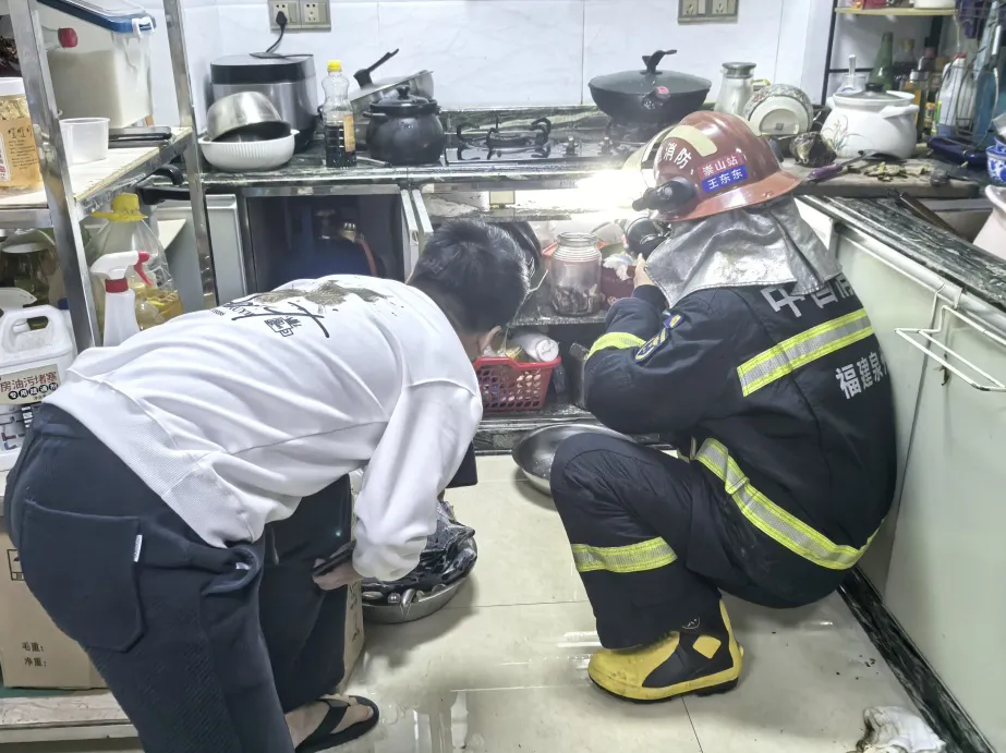 【爆炸新闻】泉州一业主家中突发