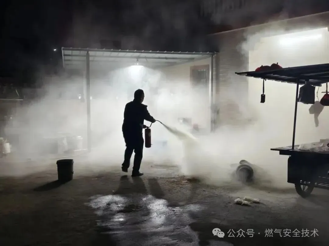 【新闻速递】一居民处理猪皮操作不当，