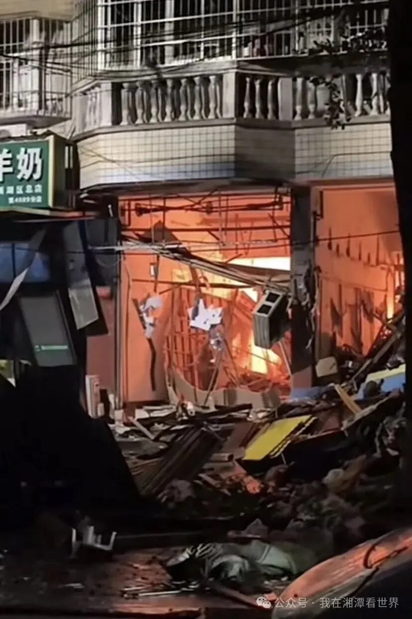 【爆炸新闻】湘潭一门面疑似液化气泄漏
