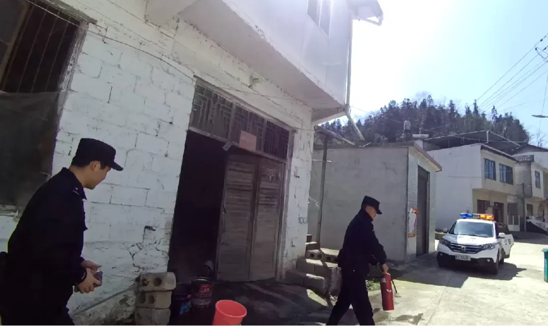 【新闻速递】煤气罐着火！危急时刻“警